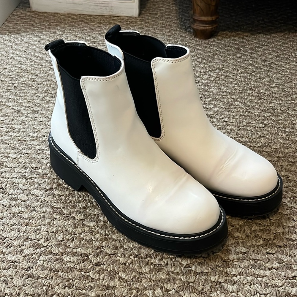 Madden Girl Kween Chelsea Boot